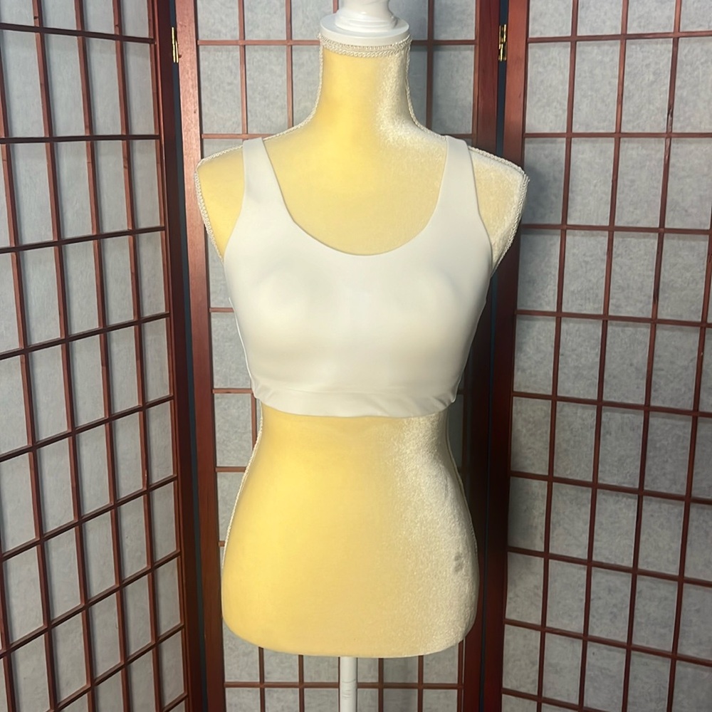 Athleta Gull Support Sports Bra 34 D fully lined with padding